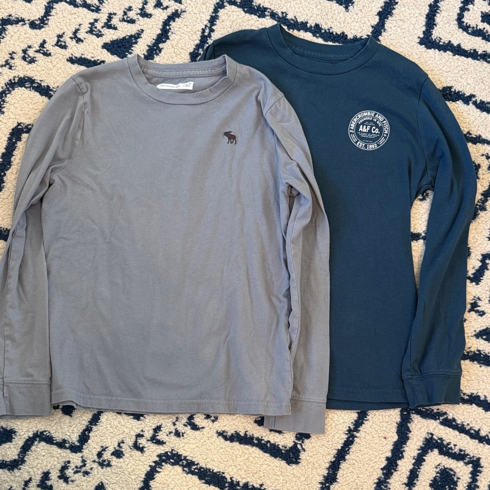 Abercrombie & Fitch 2 Long Sleeve Tees